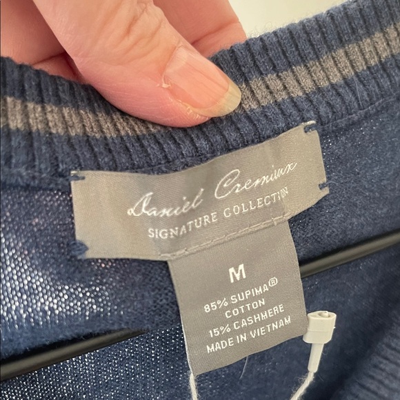 Daniel Cremieux V-Neck Sweater in Deep Blue - Picture 5 of 5